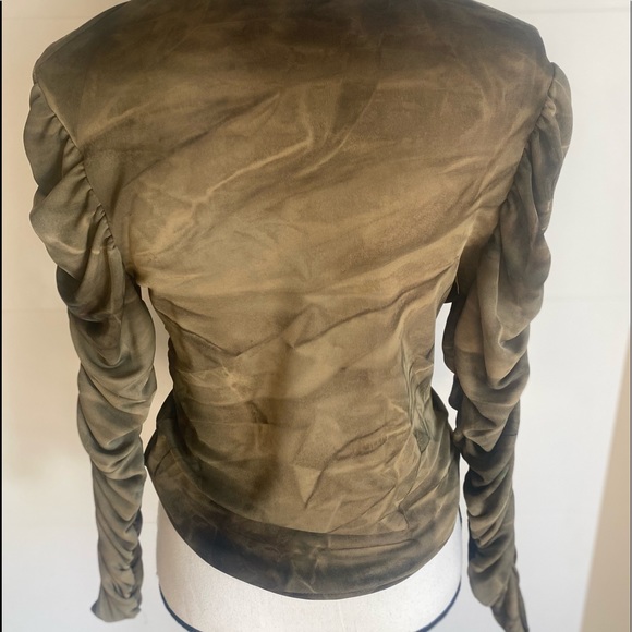 Chic Green Tie Front Blouse by Mystique with Ruffled collar & scrunch sleeves! - Picture 4 of 7